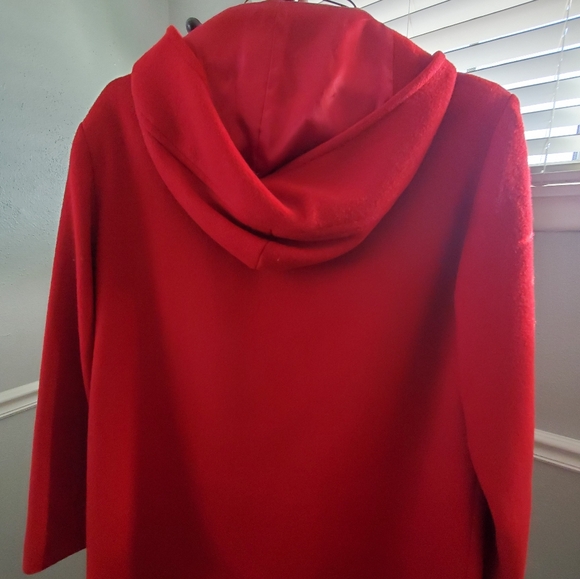 100% Virgin Wool Pendleton, Bright Red Coat, Hooded, Front Pockets. Made In USA - Picture 2 of 5